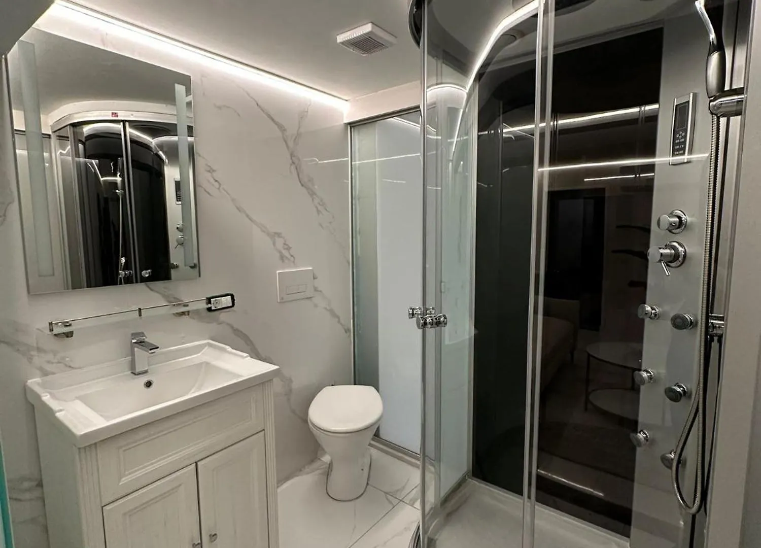 House4You - Blanari Bucharest 5*,  Romania